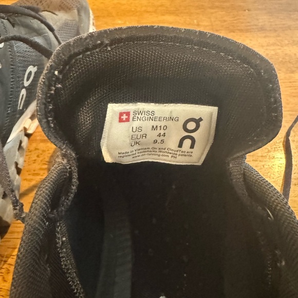 On Cloud Cloudflow Gray Black White Running Shoes Mens 10 Mesh Top EUC - Picture 6 of 7